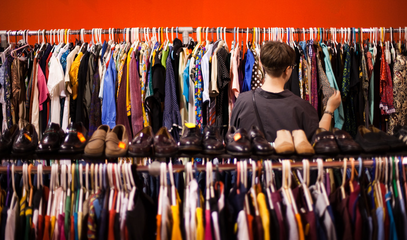 2015年中国电商销售数据解析 服装与日用百货行业领跑线上消费